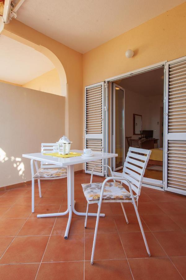 Vila Nives Podgora Exteriör bild