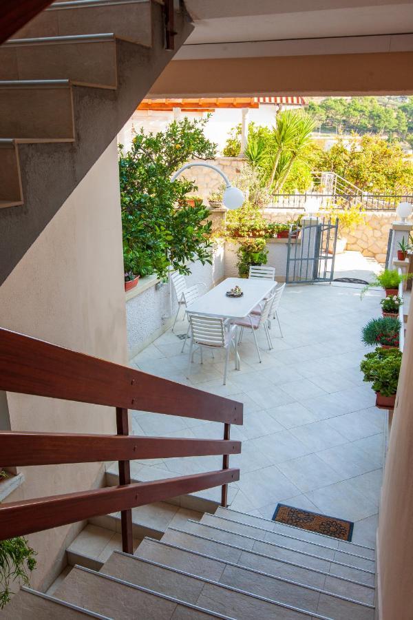 Vila Nives Podgora Exteriör bild
