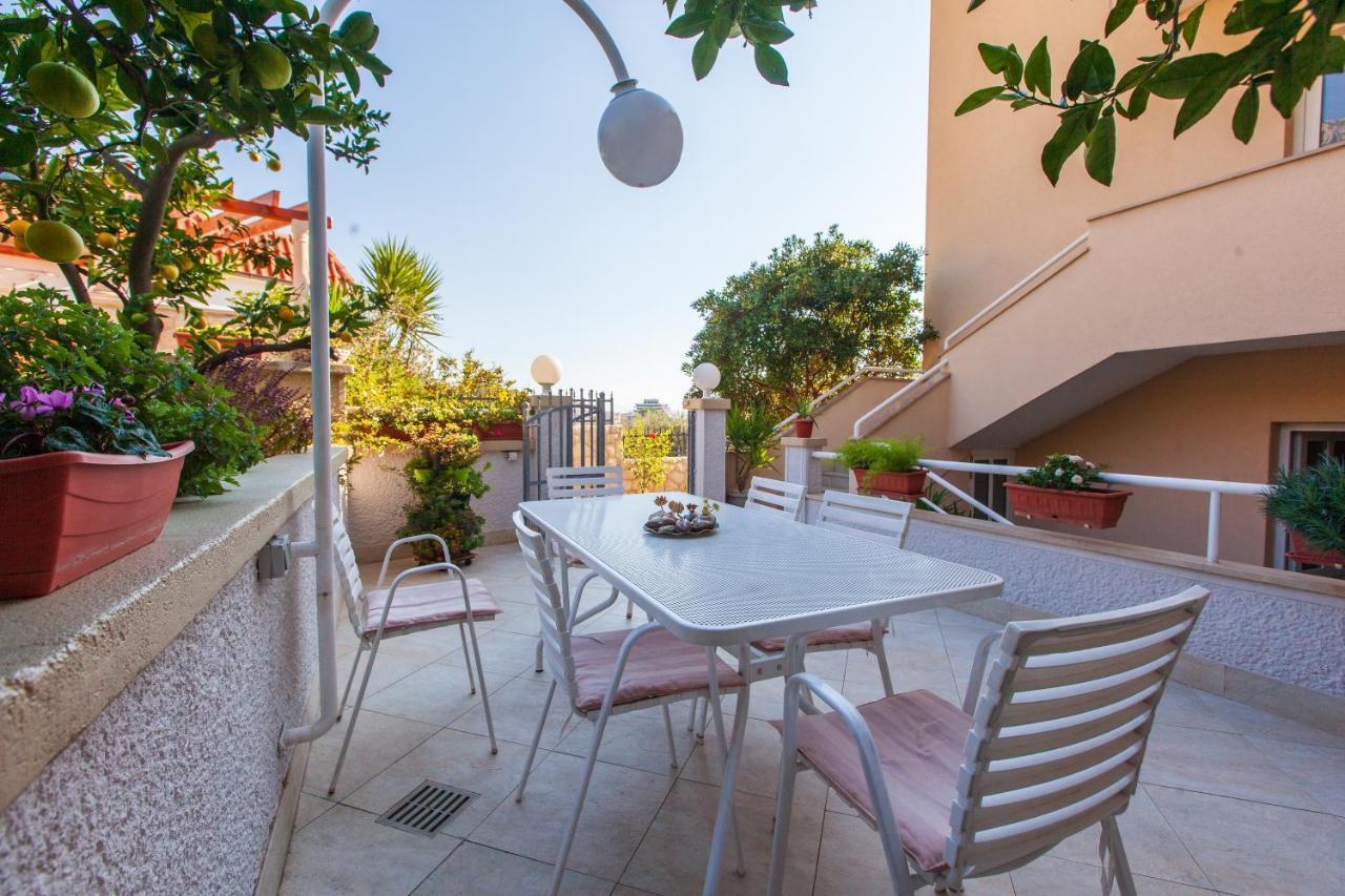 Vila Nives Podgora Exteriör bild
