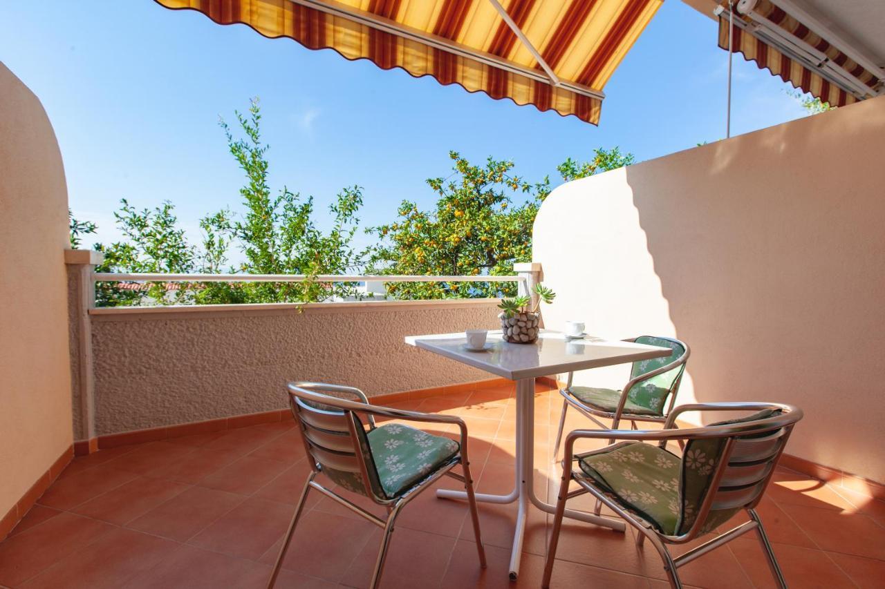 Vila Nives Podgora Exteriör bild
