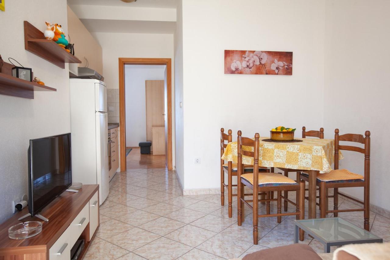 Vila Nives Podgora Exteriör bild