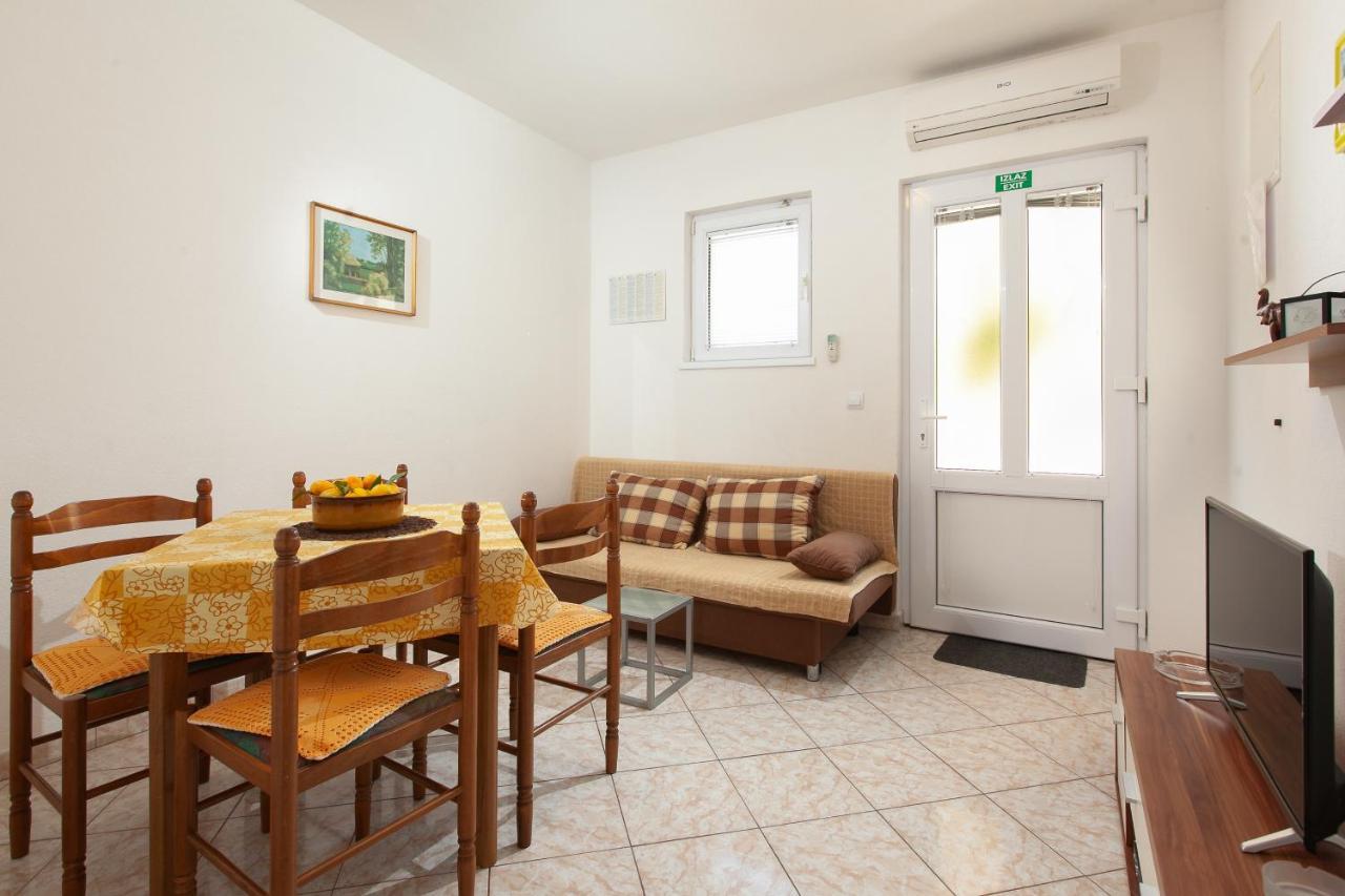 Vila Nives Podgora Exteriör bild