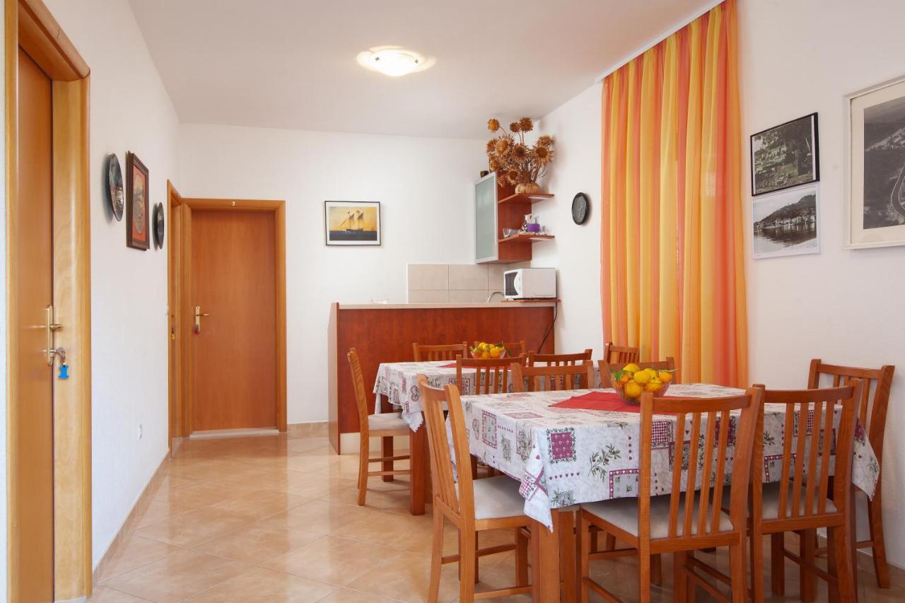 Vila Nives Podgora Exteriör bild