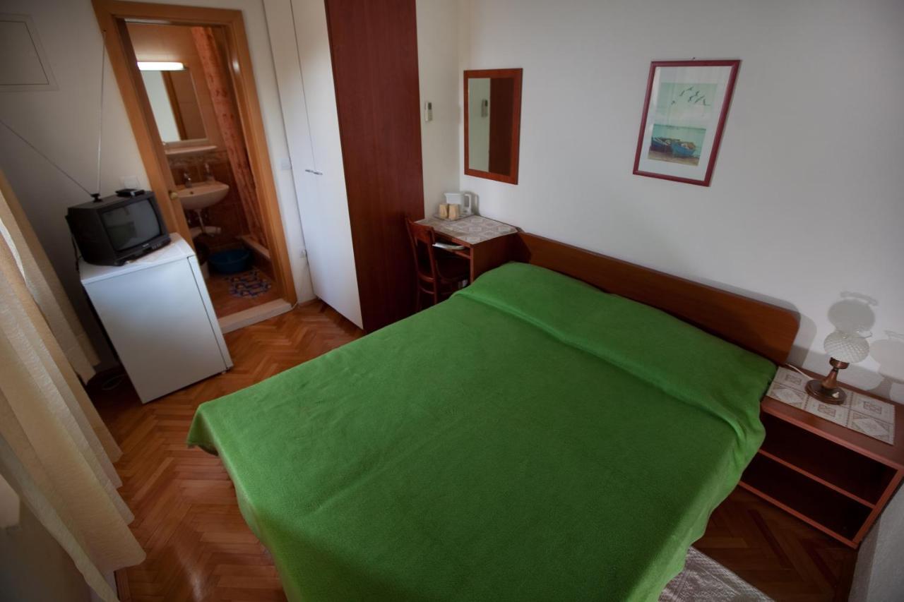 Vila Nives Podgora Exteriör bild